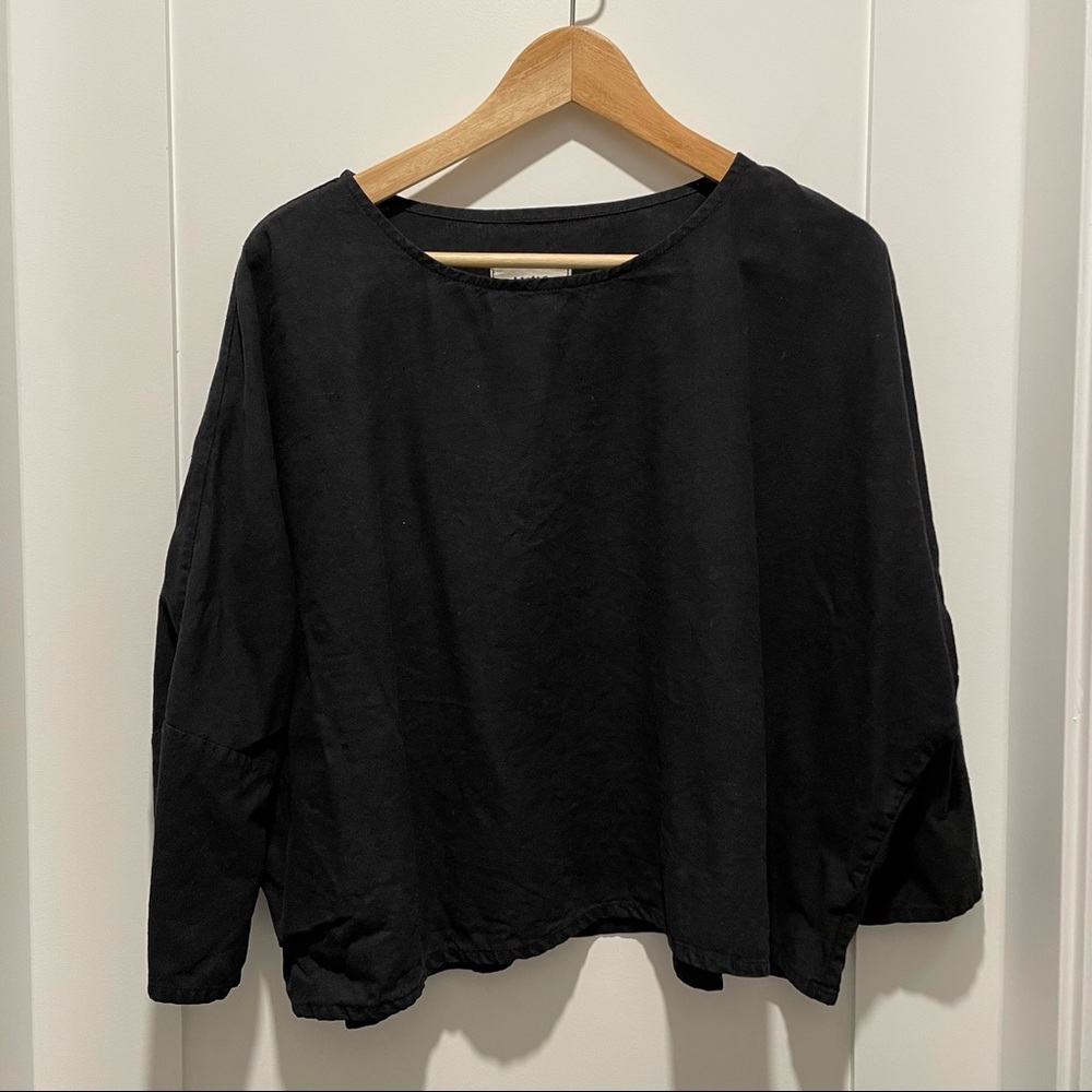 Jamie + The Jones T-top in black
